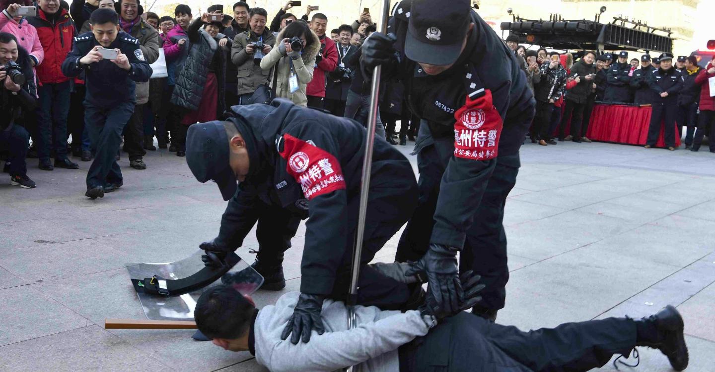 中国警察vs匪徒的相关图片